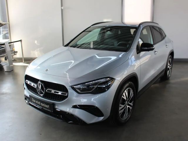 Mercedes-Benz GLA 200 Progressive 360 Kamera AHK Ambiente 2025 Benzine
