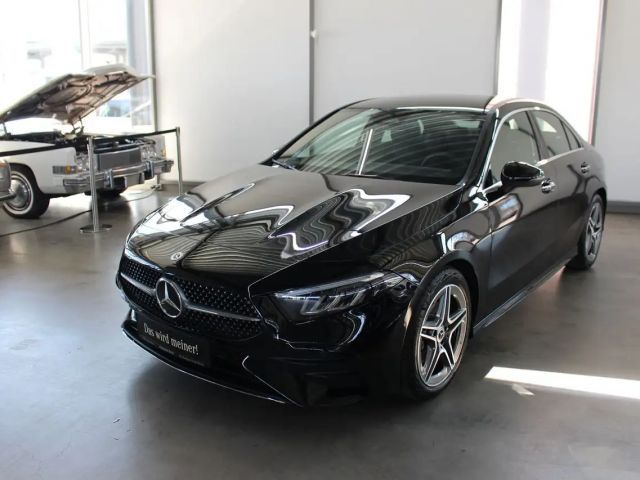 Mercedes-Benz A 200 AMG Limousine Advanced Plus Ambiente Stand 2025 Benzine
