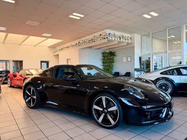 Porsche 992 911 992 Targa 4S SportDesign/LIFT/ACC/SCP/Inno 2023 Benzine