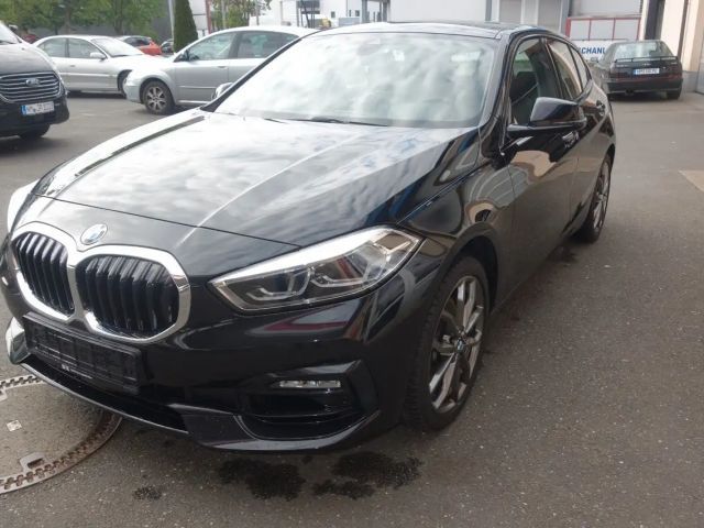 BMW 120 Baureihe 1 Lim. 120 i Sport Line 2023 Benzine