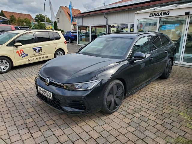 Volkswagen Passat Variant 1.5 eTSI 110 kW R-Line BlackStyle IQ-Light Panoram 2025 Benzine