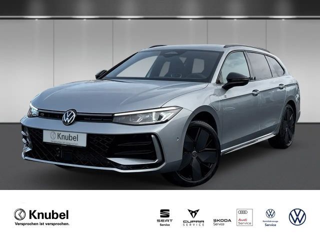 Volkswagen Passat Variant R-Line eHybrid AHK 19" HarmanKardon Pano 2025 Hybride / Benzine