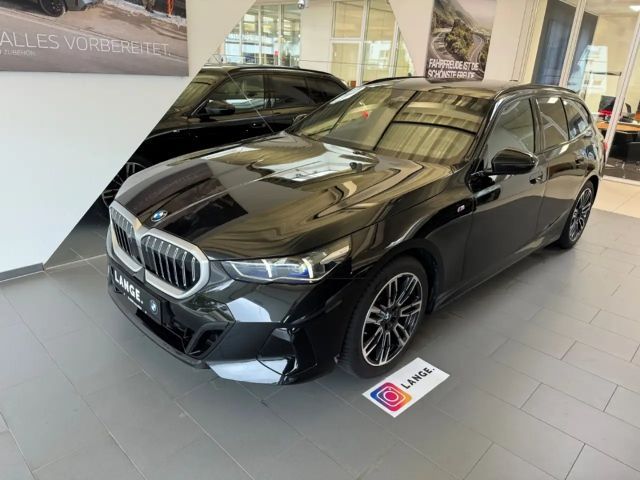 BMW 520 i MSPORT HEADUP+ANHÄNG.KUPPL.+STANDHZ.+PANO+H&K+EL 2024 Benzine