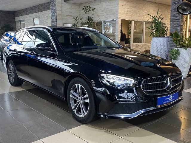 Mercedes-Benz E 220 Avantgarde LED Navi PDC Distr.+ DAB MBUX 2022 Diesel