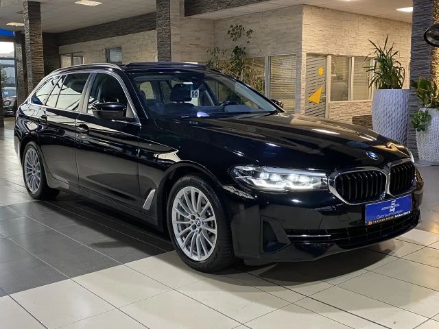 BMW 530 e Pano. Hifi-Sound LED PDC DAB dig.Cockpit 2021 Hybride / Benzine