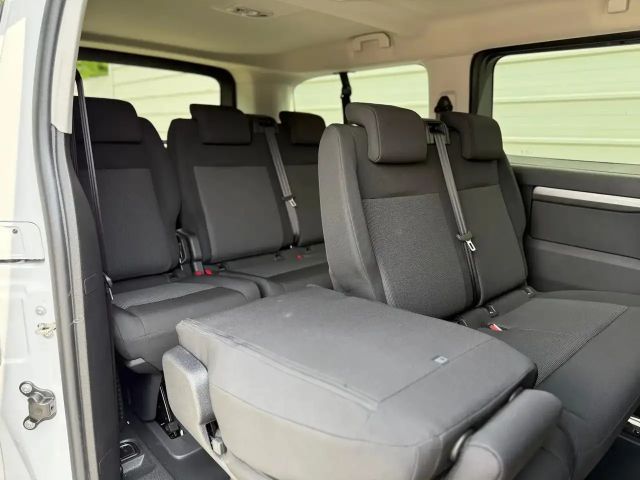 Peugeot Traveller