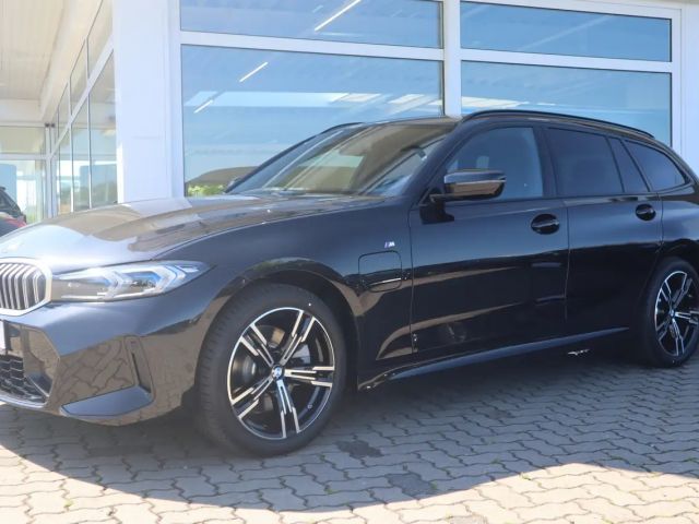 BMW 330 e Touring/M-Sport/ACC/360°/Head-Up/Adapt.LED 2026 Hybride / Benzine