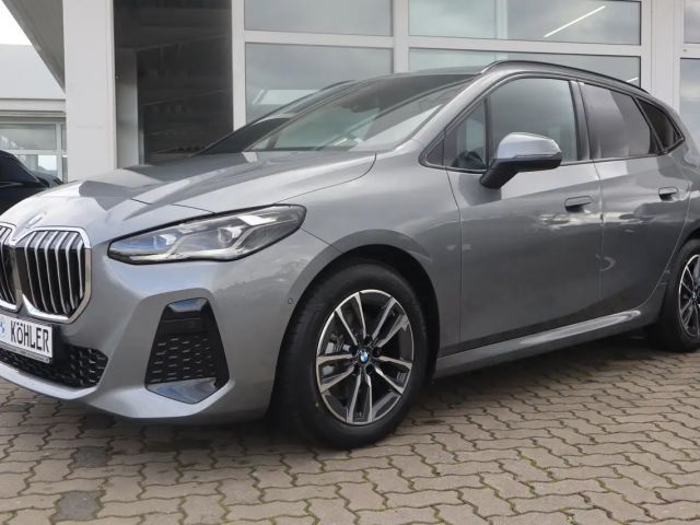 BMW 220 i Active Tourer/M-Sport/AHK/DrivingAss.+/Adapt.LED 2026 Benzine