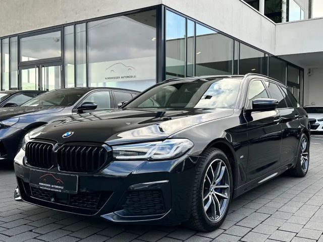 BMW 530 i xDrive Touring M Sport | Panorama | Head-Up 2021 Benzine