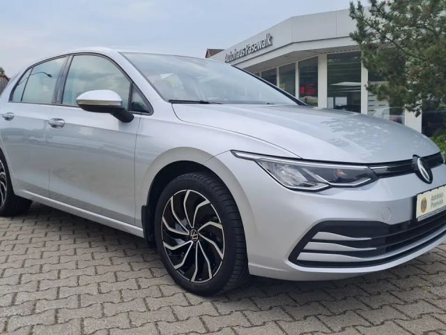 Volkswagen Golf Life VIII 1,5TSI LED NAVI-PRO ACC 3-Zonen-KLIMA... 2020 Benzine