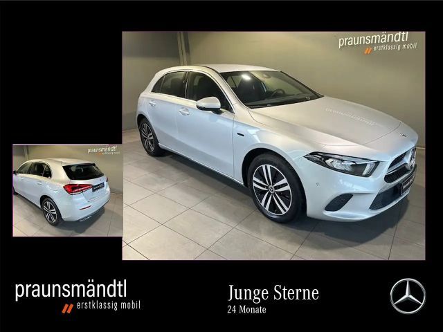 Mercedes-Benz A 250 e Progressive LED/Parktr/MBUX/DAB/Tempo/17 2021 Hybride / Benzine