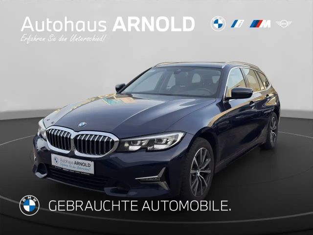 BMW 330 i xDrive Touring Luxury Line HiFi DAB WLAN 2021 Benzine