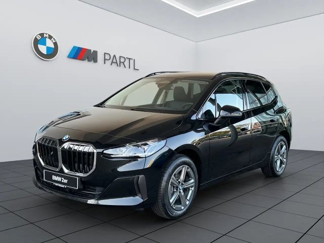 BMW 218 i Active Tourer NAVI adapLED ACC RFK H/K Massage 2025 Benzine