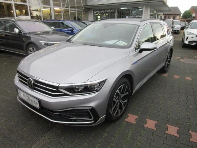 Volkswagen Passat Variant GTE 1.4 eHybrid DSG NAVI AHK IQ LIGHT ACC ALU APS SITZHEIZUNG CLIMATRONIC 2021 Hybride / Benzine