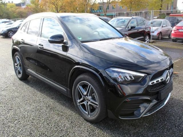 Mercedes-Benz GLA 200 2024 Benzine