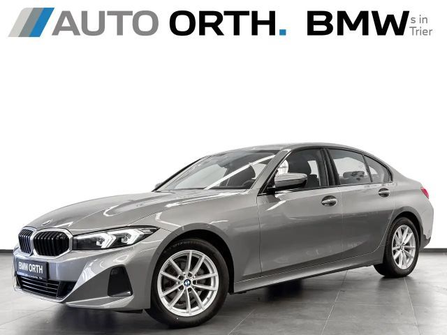 BMW 318 i AUT. *LCI* WIDESCREEN HUD KAMERA SHZ DR.ASS 2022 Benzine