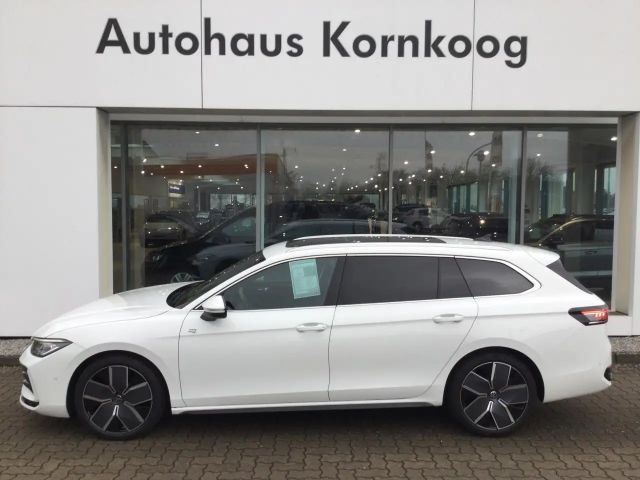 Volkswagen Passat Variant 1.5 eTSI DSG R-Line LED NAVI APP AC 2025 Benzine