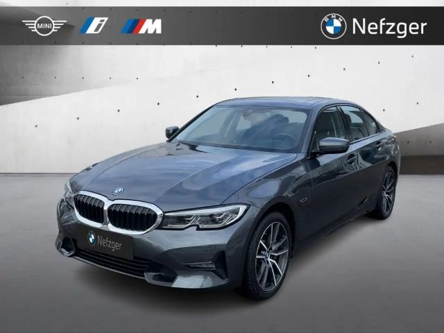 BMW 330 e xDrive Limousine Sport Line RFK LASER HUD HiFi G 2022 Hybride / Benzine