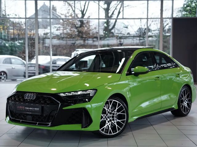 Audi RS3 Limousine q. *1.H *19 *Schale *S-AGA *Pano 2024 Benzine