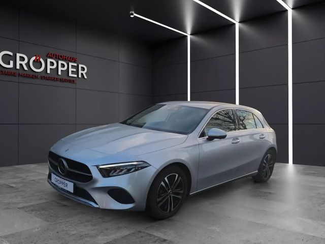 Mercedes-Benz A 200 2023 Benzine