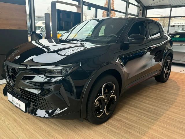 Alfa Romeo Junior Ibrida 1.2 VGT 48V-Hybrid 100 kW Speciale 2024 Benzine