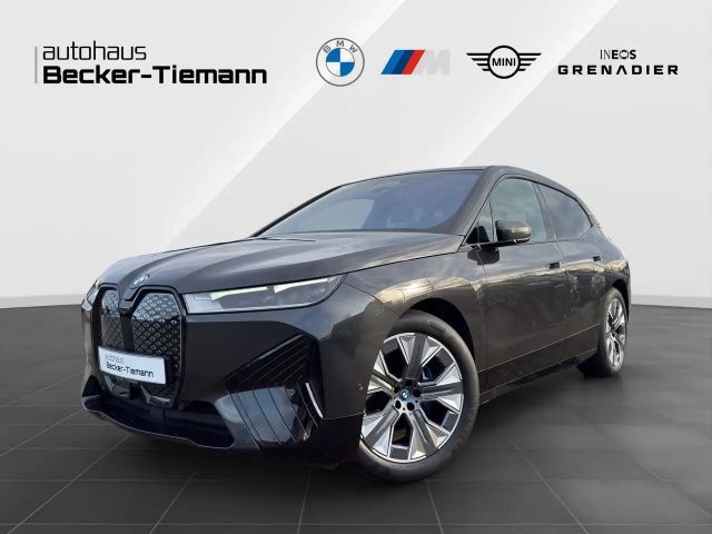 BMW iX xDrive50 Sportpaket/SkyLounge/B&W/AHK/DrivingPro/P 2022 Elektrisch