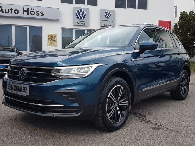 Volkswagen Tiguan Life 4Motion*AHK*NAVI*PANO*ACC*TRAVEL*MASSAGE*KAM 2022 Diesel