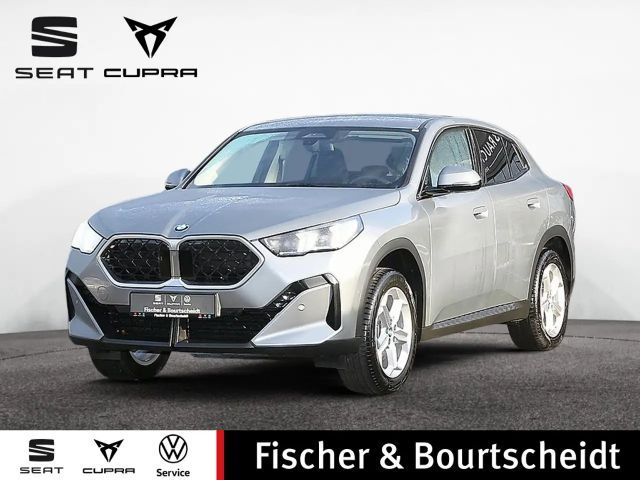 BMW X2 sDrive 20i MHD STEPTRONIC NAVI AHK KAMERA 2024 Benzine