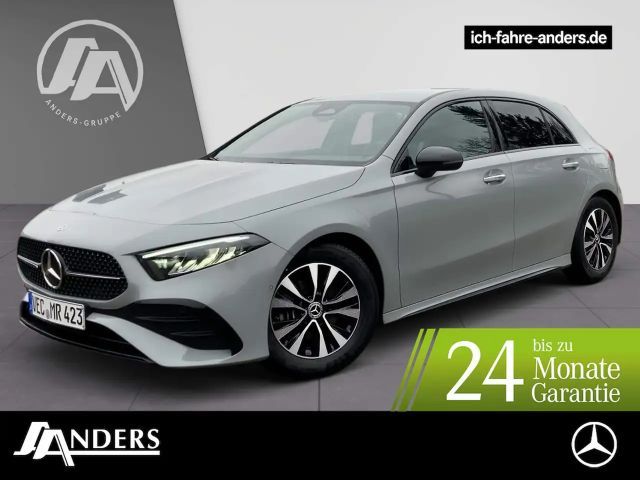 Mercedes-Benz A 200 AMG+Night+AHK+Kamera+LED+PDC+SHZ+AUT+LM 2025 Benzine