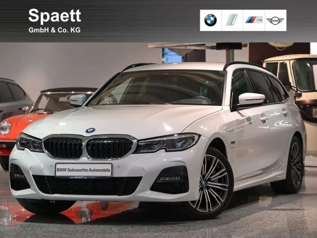BMW 330 e Tour. M Sport HUD HIFI DrivAss RFK AHK 2022 Hybride / Benzine