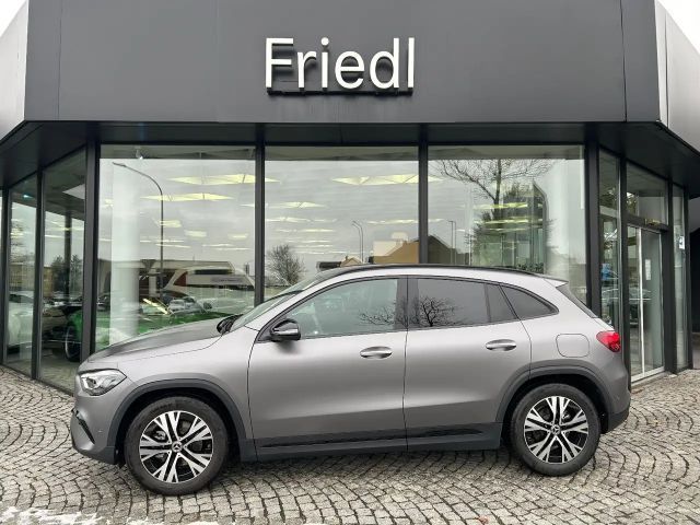 Mercedes-Benz GLA 200 Progr. Night AHK Multibeam Distro. Magno 2025 Benzine