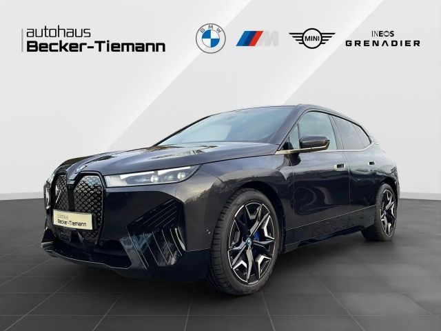 BMW iX xDrive50 Sportpaket/ DrivAss Prof./ ParkAss+/ AHK/ 2022 Elektrisch