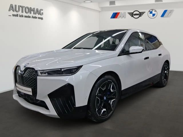 BMW iX xDrive40 DrivAssProf*ParkAssProf*Panorama*AHK* 2023 Elektrisch