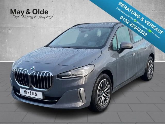 BMW 223 Active Tourer i LuxuryLine HUD Pano Dr.Ass.Pro 2023 Benzine