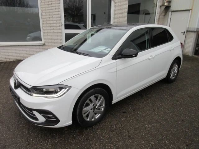 Volkswagen Polo Style 1.0 TSI DSG NAVI PANORAMA ALU LED GJR APS SITZHEIZUNG KLIMA 2023 Benzine