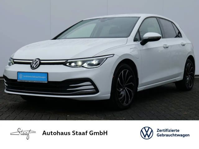Volkswagen Golf Style VIII 1.4 eHybrid 150/204PS Kamera+NAV+APP 2022 Hybride / Benzine