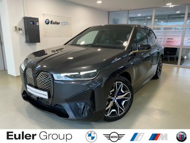 BMW iX xDrive 40 Edition Sport AHK-klappbar Pano Navi Led 2022 Elektrisch