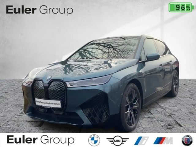 BMW iX xDrive 50 HUD Luftfederung Navi Leder Digitales Co 2024 Elektrisch
