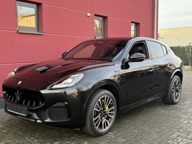 Maserati Grecale MODENA 330PS AWD LEDER KAMERA MATRIX ALU20" 1-HAND 2023 Benzine