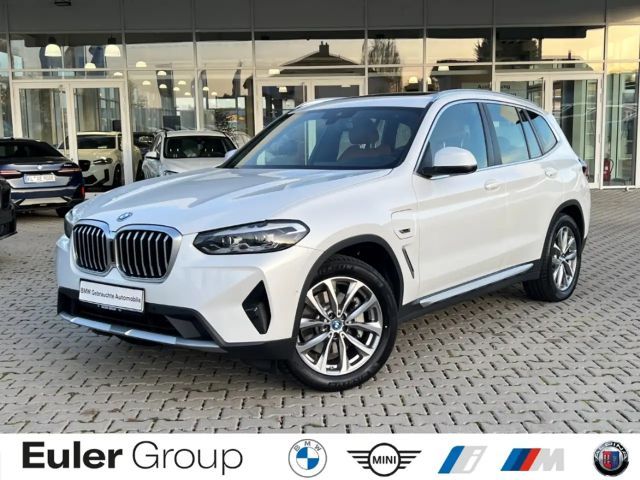 BMW X3 xDrive 30e A LED Fernlichtass. Parkass. AHK-klappb 2022 Hybride / Benzine