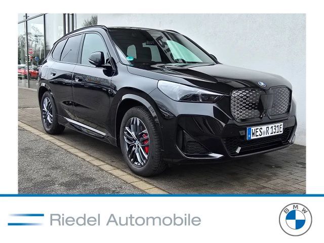 BMW iX1 xDrive30 Navi Tempom.aktiv Bluetooth PDC HeadUp 2026 Elektrisch