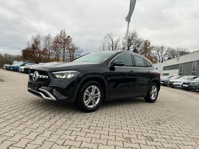 Mercedes-Benz GLA 180 *LED Navi Kamera Sitzh. DAB Leder* 2024 Benzine