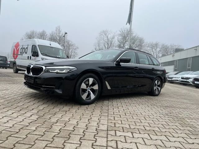BMW 520 d Touring *LED Navi AHK Luftf. Kamera Sitzh.* 2021 Diesel
