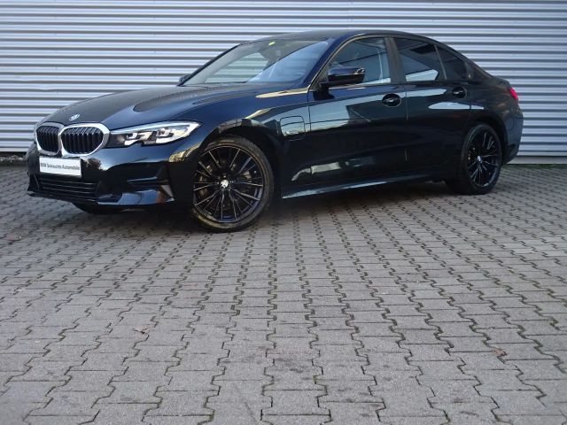 BMW 320 e Lim. Advantage LivePro Kamera Parkassist SH 2022 Hybride / Benzine