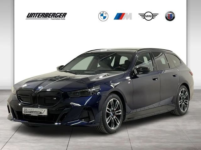 BMW i5 M60 xDrive Touring Pro AHK B&W Pano ACC 360° 2024 Elektrisch