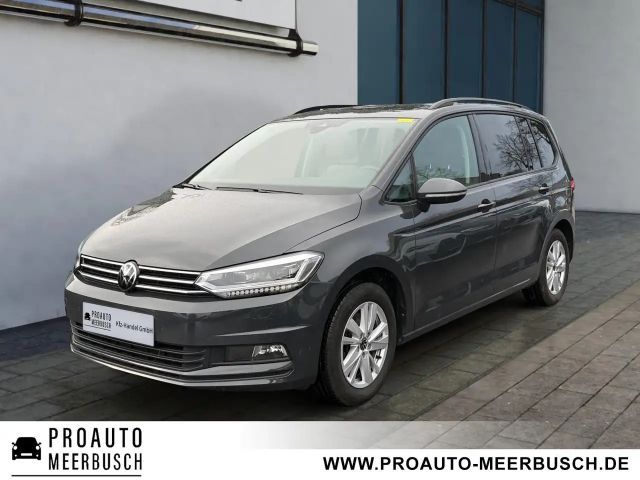 Volkswagen Touran Comfortline ADAPTLED/AHK/PANO/STNDHZNG/RFK 2024 Benzine