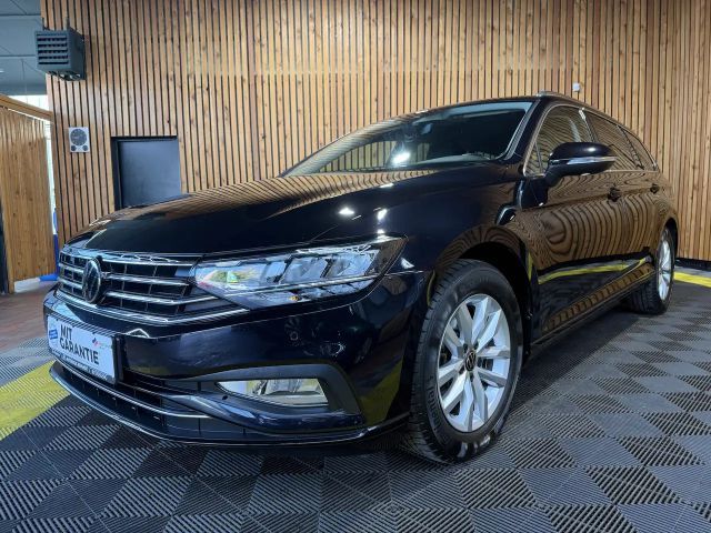 Volkswagen Passat Variant 1,5 TSI DSG *Navi*LED*Kam*ACC*AHK 2023 Benzine