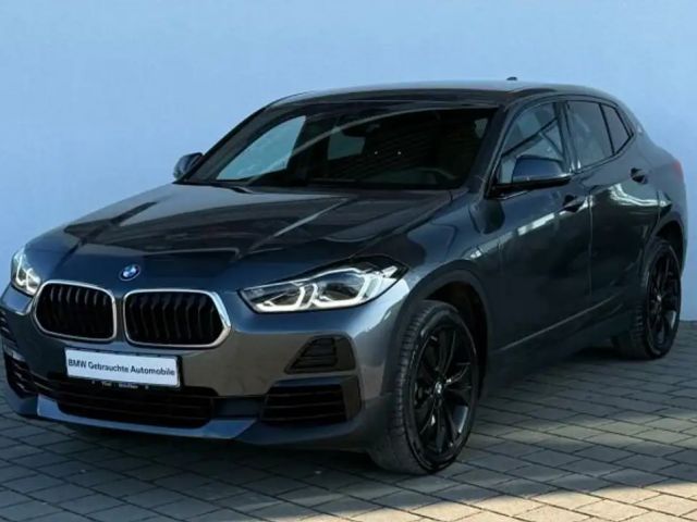BMW X2 xDrive20i A NAVI/LED+/K-ZUG/M-LENK/Apple/MEMO 2021 Benzine
