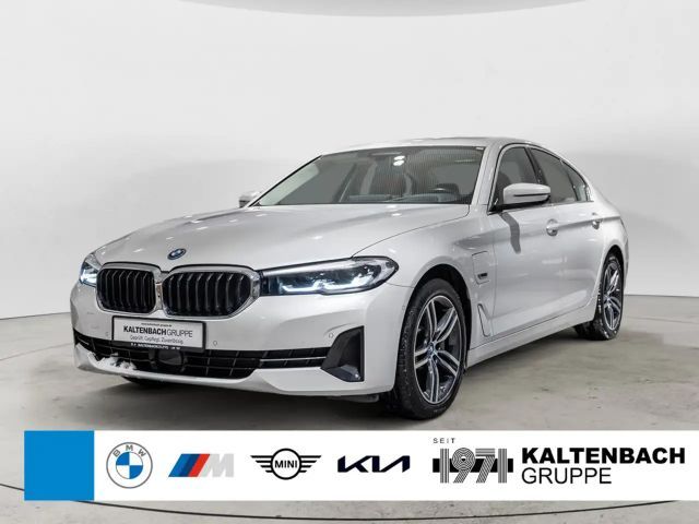 BMW 530 e xDrive AHK HUD LED ACC W-LAN NAVI HGSD 2022 Hybride / Benzine