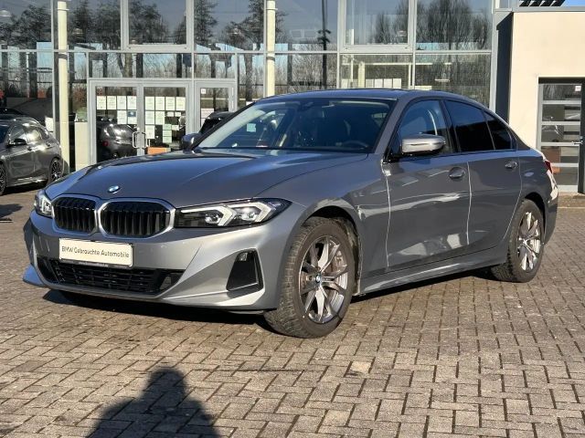 BMW 320 320 i Lim. / AHK schwenkbar / Glasdach el. 2023 Benzine